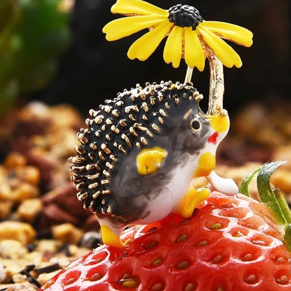 Lovely Hold Flower Hedgehog Brooch - Picture 3 of 6